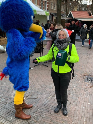 Roparunmascotte en collectant